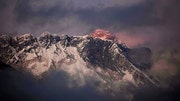 A team of American scientists and researchers flew to the Mount Everest region on Friday to set up a laboratory at the base of the world's highest mountain to study the effects of high altitude on humans.
